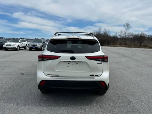 Used 2021 Toyota Highlander XLE image 6