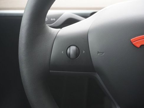 Used 2023 Tesla Model Y Long Range image 11