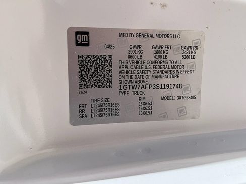 Used 2025 GMC Savana 2500 w/ Driver Convenience Package RWD image 28