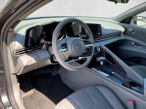 Used 2023 Hyundai Elantra SEL FWD image 13