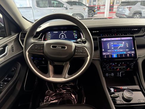 Used 2023 Jeep Grand Cherokee 4WD 4xe w/ Luxury Tech Group II image 16