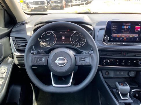 Used 2024 Nissan Rogue S image 6