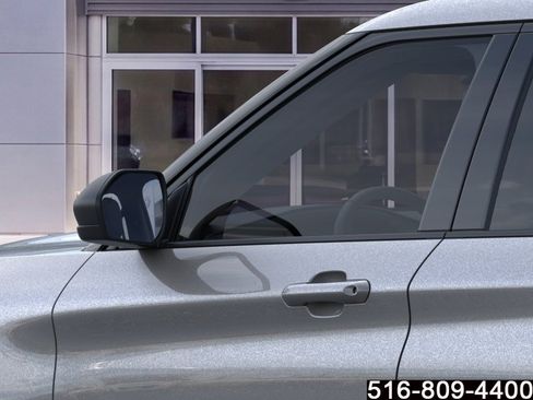 Used 2025 Ford Explorer Active AWD/4WD image 21