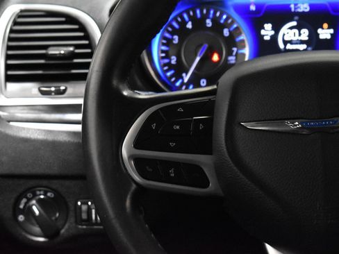 Used 2019 Chrysler 300 Touring L w/ Quick Order Package 22F image 7