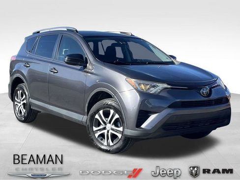 Used 2017 Toyota RAV4 LE image 1