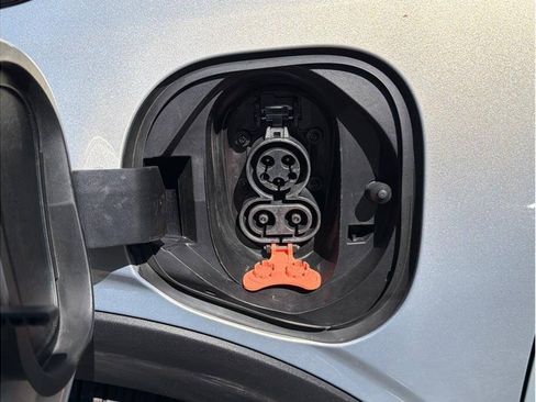 Used 2023 Chevrolet Bolt EUV LT w/ Driver Confidence Package FWD image 26