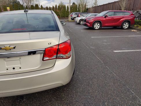 Used 2015 Chevrolet Cruze LT w/ Technology Package image 10