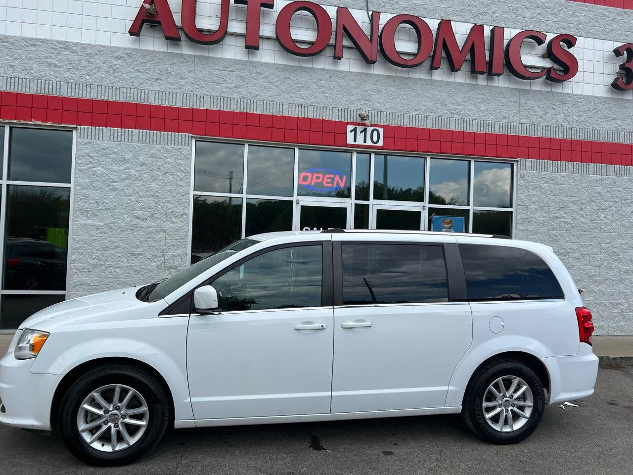 Used 2019 Dodge Grand Caravan SXT FWD image 3