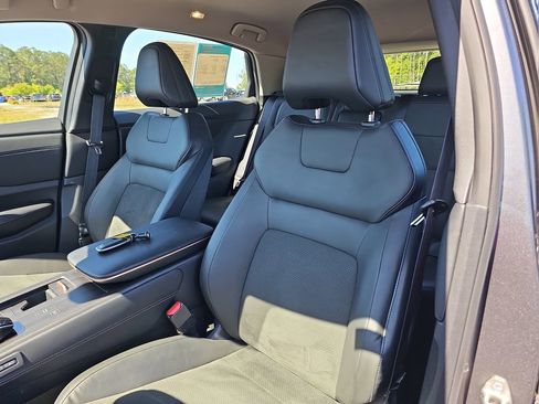 Used 2023 Nissan Ariya FWD image 19