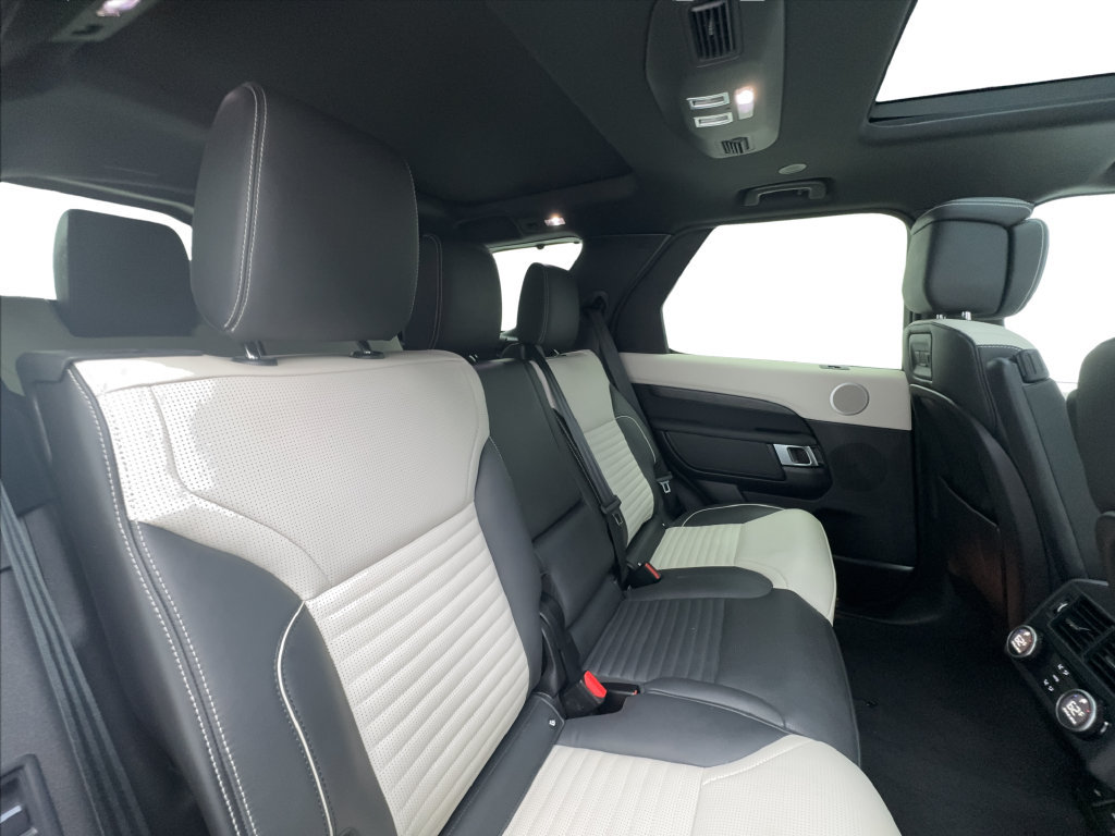 Used 2023 Land Rover Discovery Metropolitan Edition AWD/4WD image 29