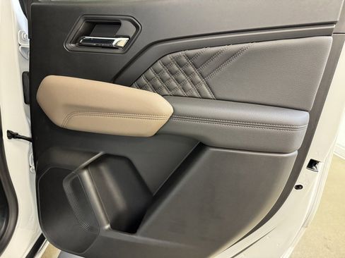 Used 2024 GMC Canyon Denali image 26