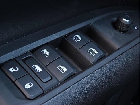 Used 2025 Jeep Compass Latitude w/ Altitude Special Edition AWD/4WD image 33