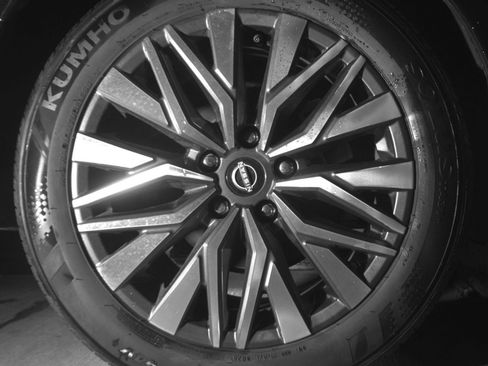 Used 2025 Nissan Altima 2.5 SV FWD image 18