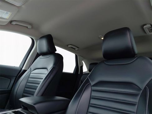 Used 2024 Ford Edge SEL image 9