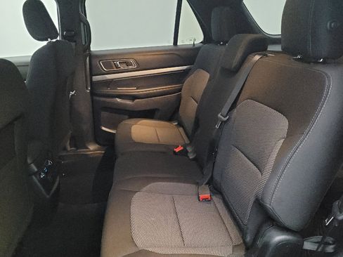Used 2018 Ford Explorer XLT image 18