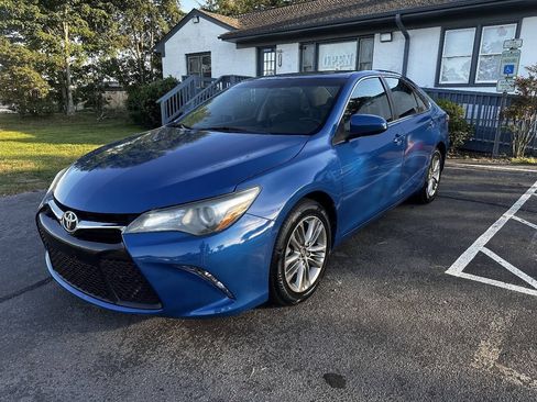 Used 2017 Toyota Camry SE w/ Four Season Floor Mat Package FWD image 7