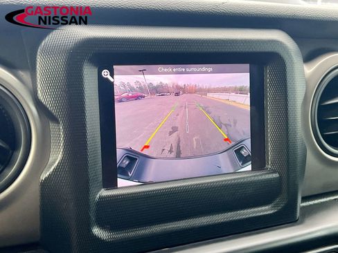 Used 2021 Jeep Gladiator Sport image 17