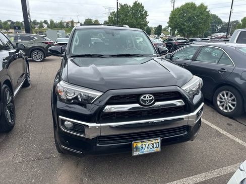 Used 2018 Toyota 4Runner Limited AWD/4WD image 2