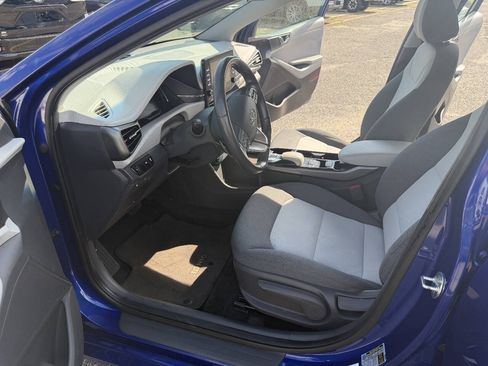 Used 2020 Hyundai Ioniq SE FWD image 29