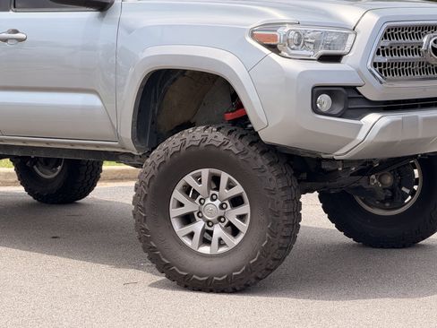 Used 2022 Toyota Tacoma SR5 w/ Technology Package RWD image 7