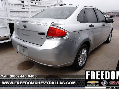 Used 2010 Ford Focus SE image 5