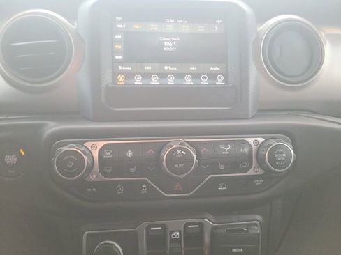 Used 2021 Jeep Gladiator Willys image 13