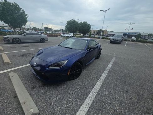 Used 2024 Toyota GR86 Premium RWD image 2