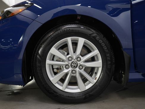 Used 2025 Toyota Camry LE image 29