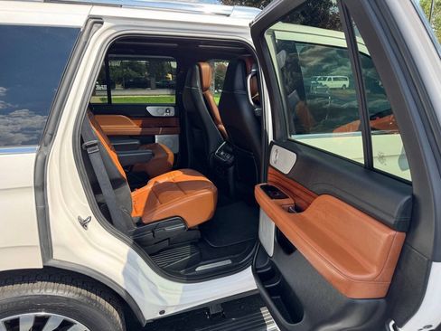 Used 2019 Lincoln Navigator Reserve AWD/4WD image 15