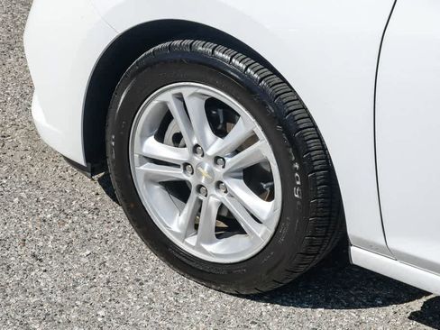 Used 2018 Chevrolet Cruze LT FWD image 10