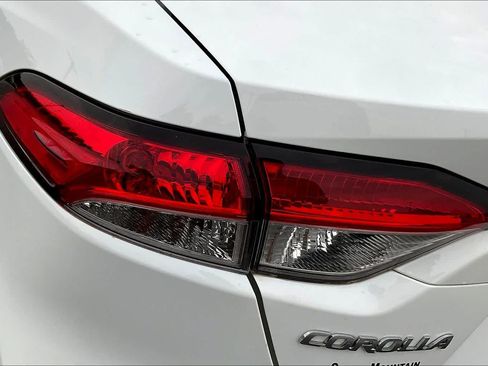 Used 2022 Toyota Corolla LE FWD image 28