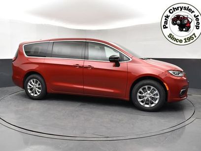 New 2026 Chrysler Pacifica Select