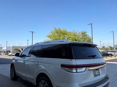 Used 2024 Lincoln Navigator Reserve AWD/4WD image 4