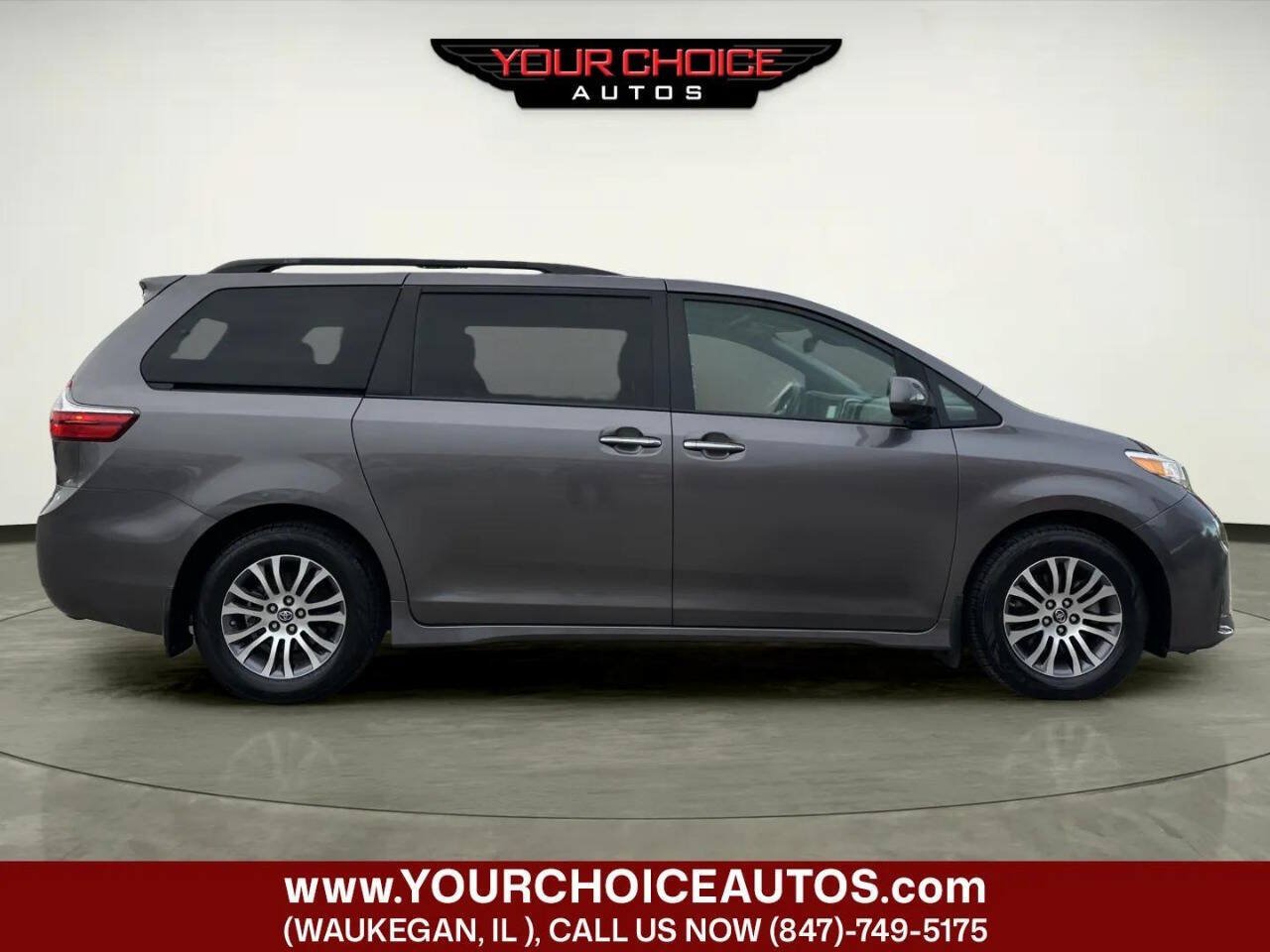 Used 2018 Toyota Sienna XLE w/ XLE Navigation Package FWD image 6