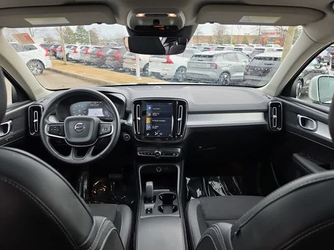 Used 2020 Volvo XC40 T5 Momentum w/ Protection Package Premier image 10