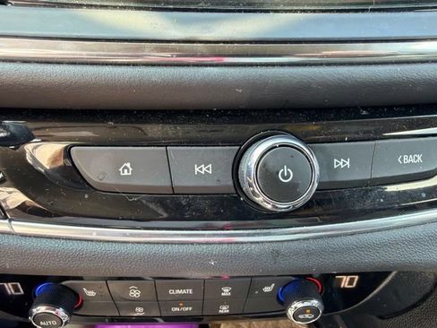Used 2020 Buick Enclave Essence AWD/4WD image 12