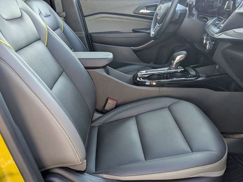 Used 2024 Chevrolet Trax ACTIV w/ Sunroof Package image 28