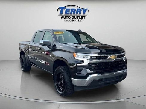 Used 2025 Chevrolet Silverado 1500 LT image 2