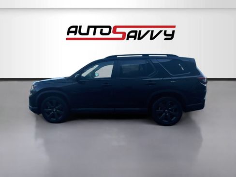 Used 2025 Honda Pilot Sport image 4