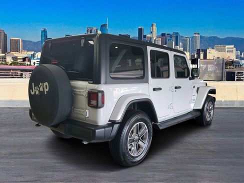 Used 2018 Jeep Wrangler Unlimited Sahara image 4