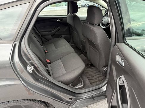 Used 2017 Ford Focus SE FWD image 9