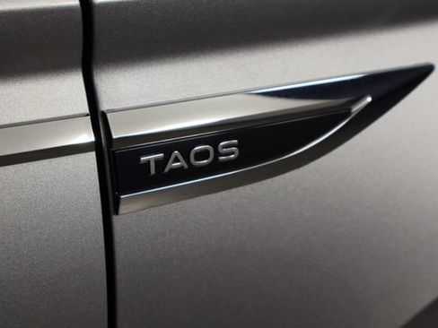 Used 2022 Volkswagen Taos SE FWD image 37