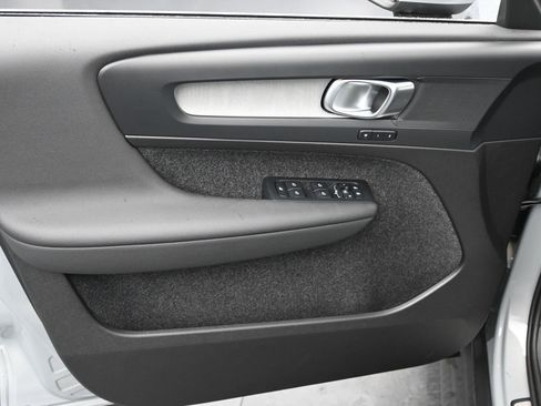 New 2025 Volvo XC40 B5 Core w/ Protection Package Premier image 23