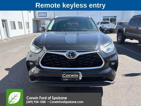 Used 2023 Toyota Highlander XLE AWD/4WD image 4