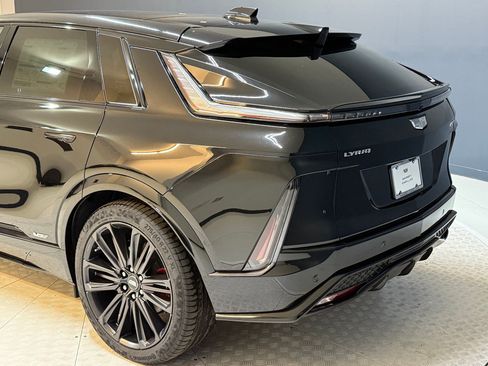 New 2026 Cadillac Lyriq V w/ LPO, Floor Liner Package image 23