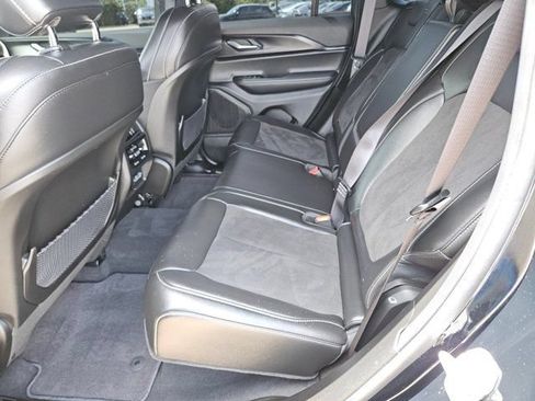 Used 2025 Jeep Grand Cherokee Altitude AWD/4WD image 10
