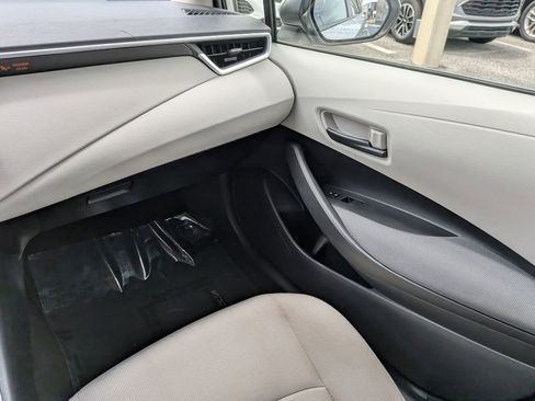 Used 2022 Toyota Corolla LE w/ LE Convenience Package FWD image 14