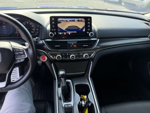 Used 2018 Honda Accord Sport image 9