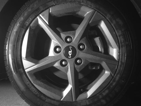 Used 2025 Kia K4 FWD image 13