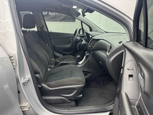 Used 2018 Chevrolet Trax LS image 4